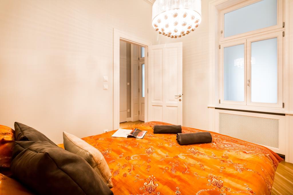Bpr Opera Lux Treasure Apartment Будапеща Екстериор снимка